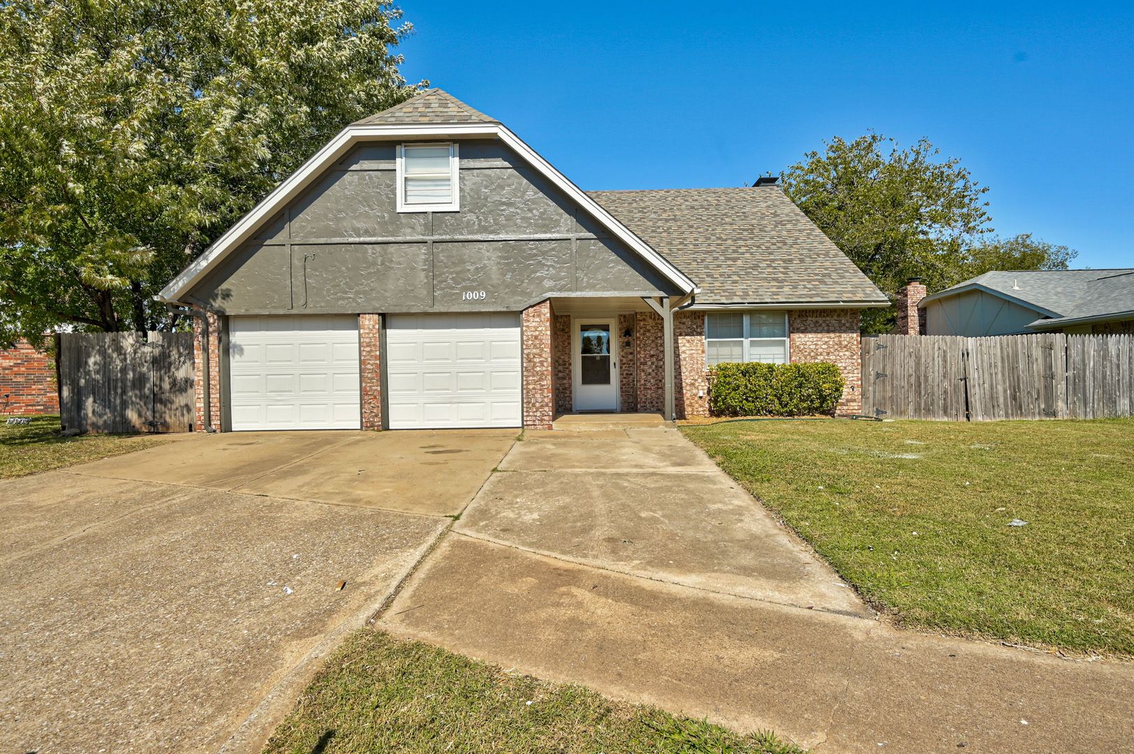 Moore House: 1009 NE 6th St