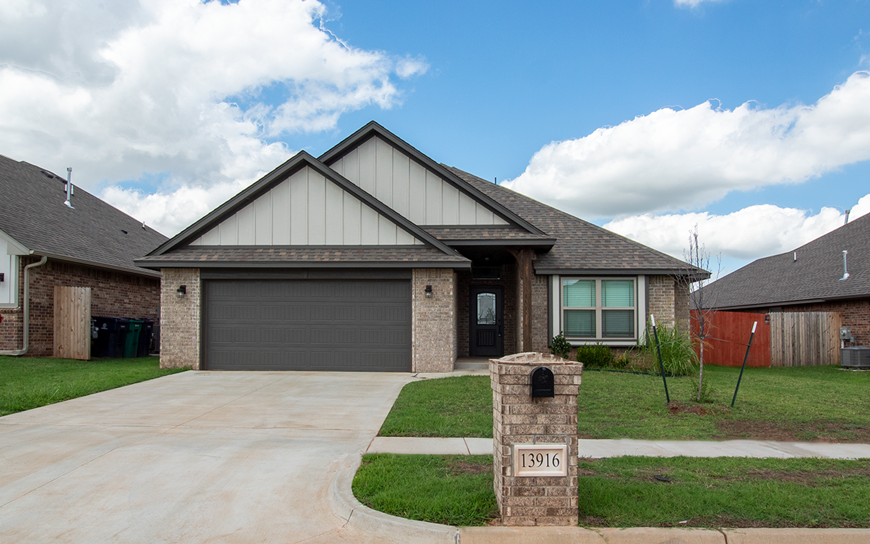 Piedmont House: 13916 Upper Village Dr