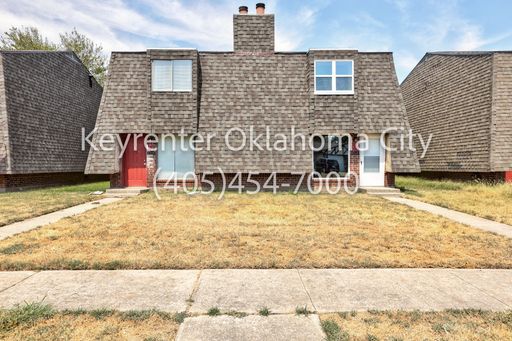 Fully Renovated 2-Bedroom, 2.5-Bathroom Townhome Near OU with 2-Car Garage & Lawn Care Included – photo 1