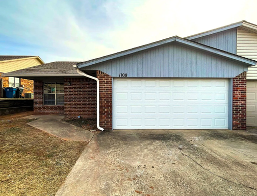 Charming 3-Bed / 2-Bath Duplex in the Heart of Midwest City! – photo 1