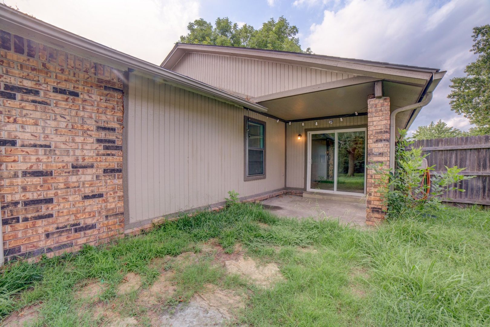 Broken Arrow House: 2505 E Princeton St