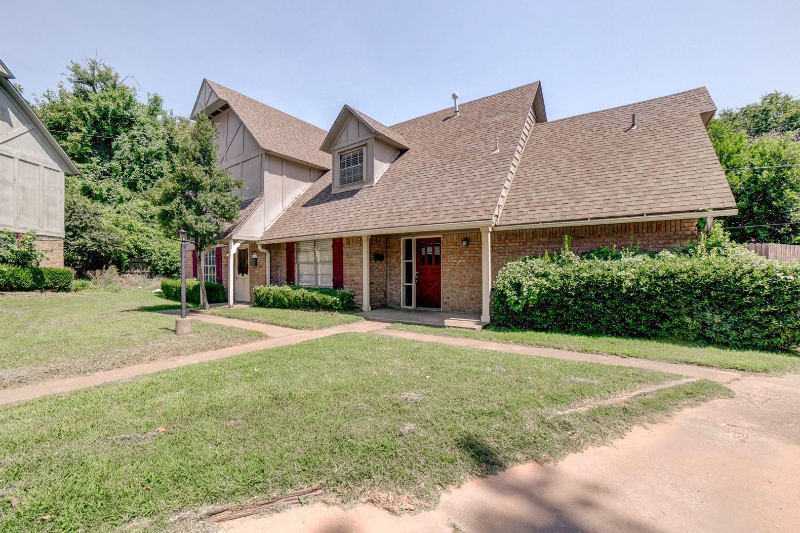 Tulsa Apartment: 2517 E Skelly Drive