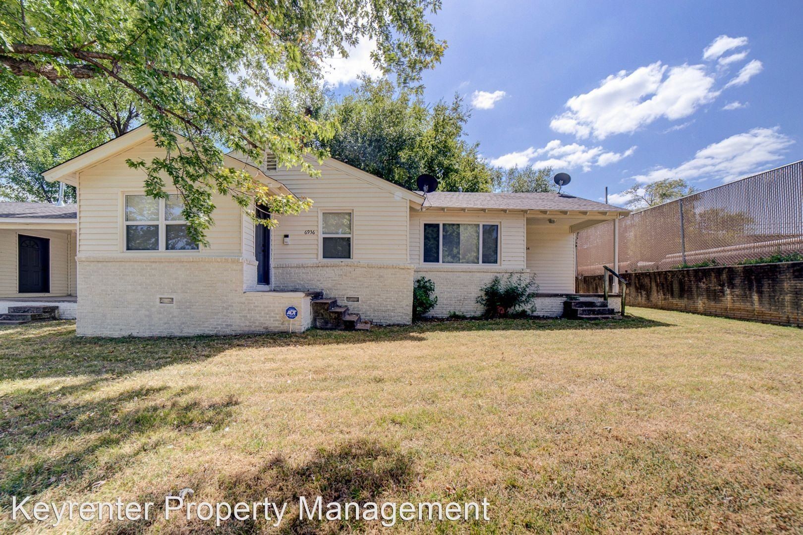 Tulsa Apartment: 6938 E 10th St