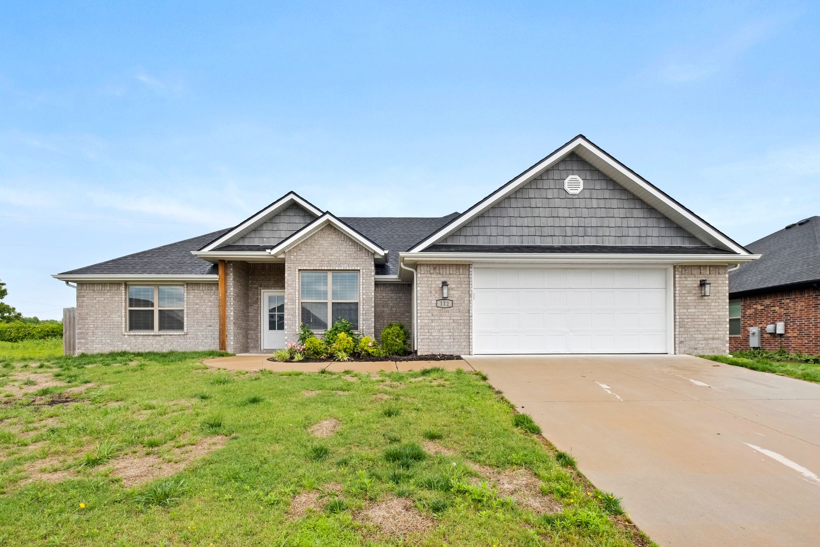 Gentry House: 112 White Oak St