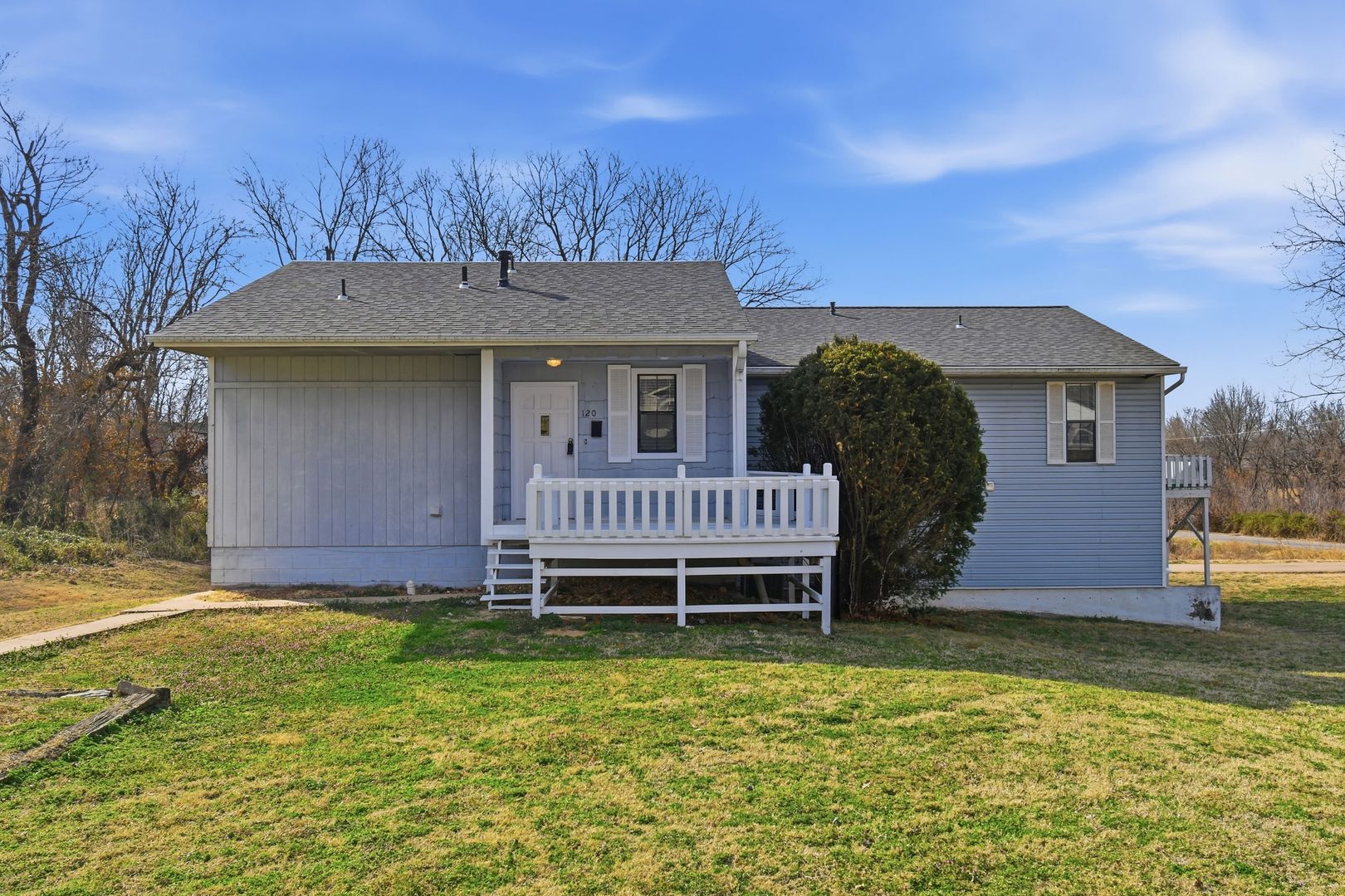 Grove House: 120 N Hazel St