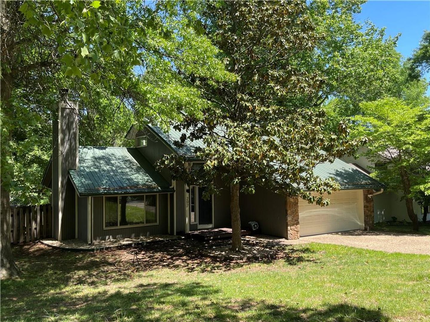 Springdale House: 202 Lake Rd