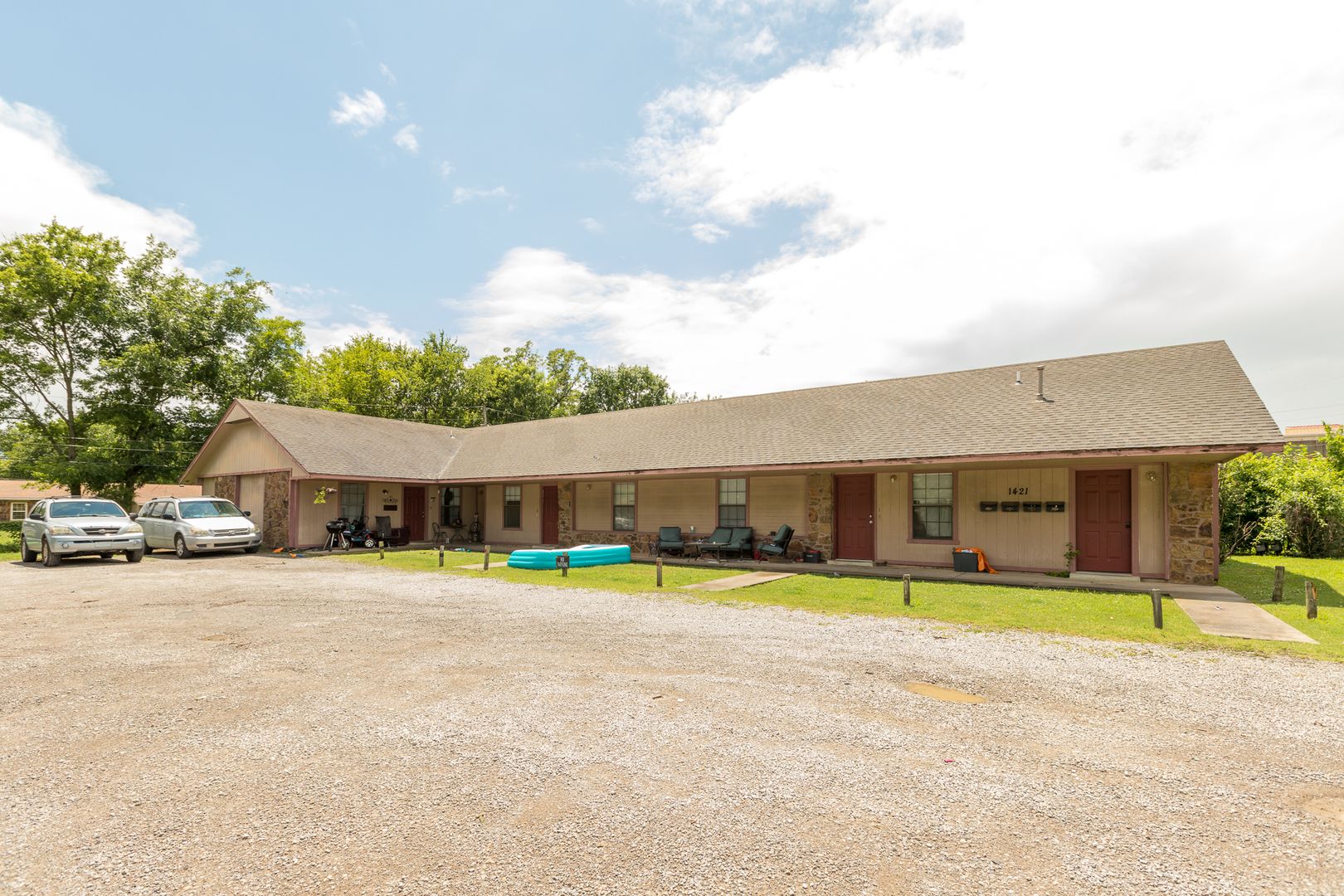 Claremore Apartment: 1421 W Lillian St
