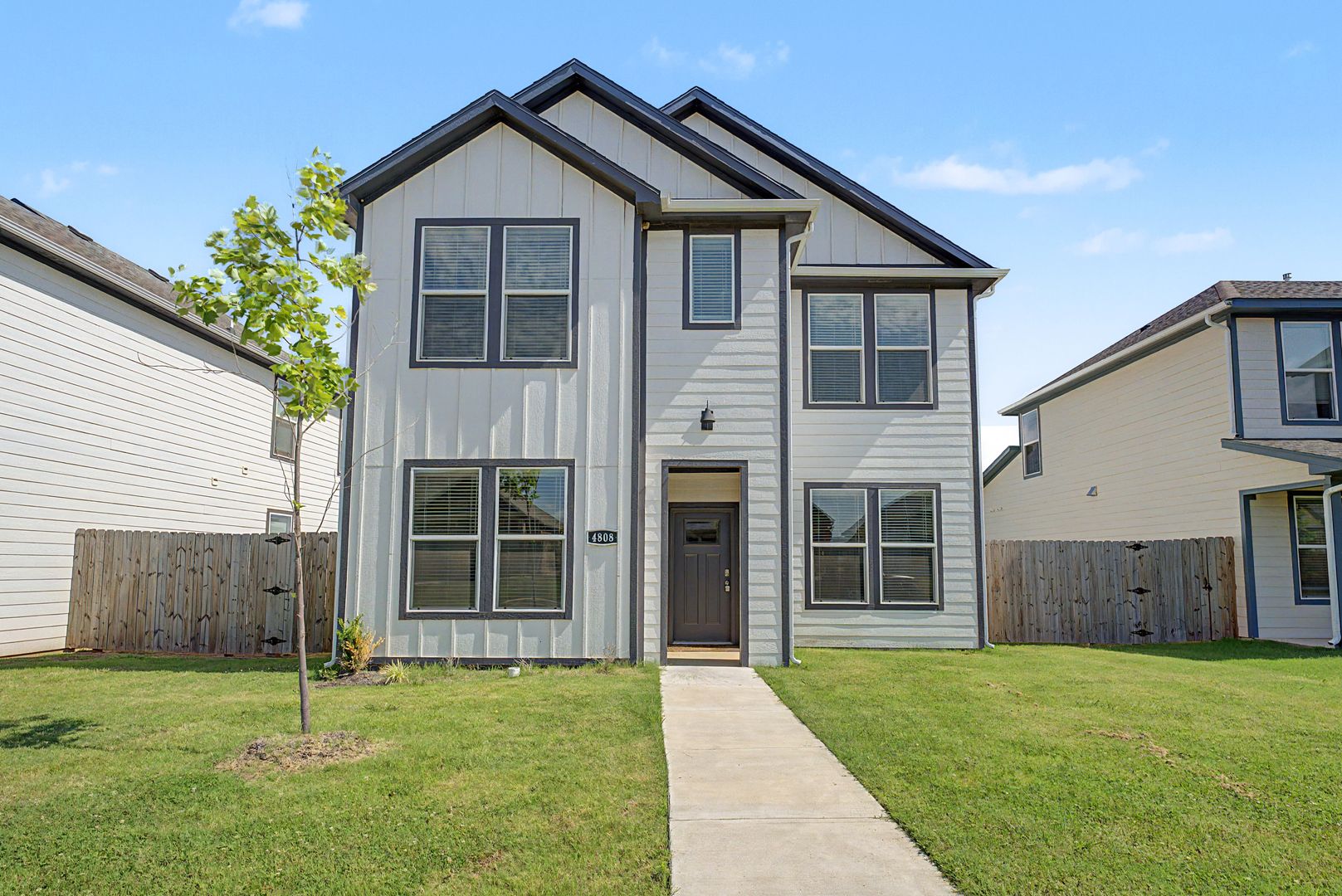 Fayetteville House: 4808 Planetree St