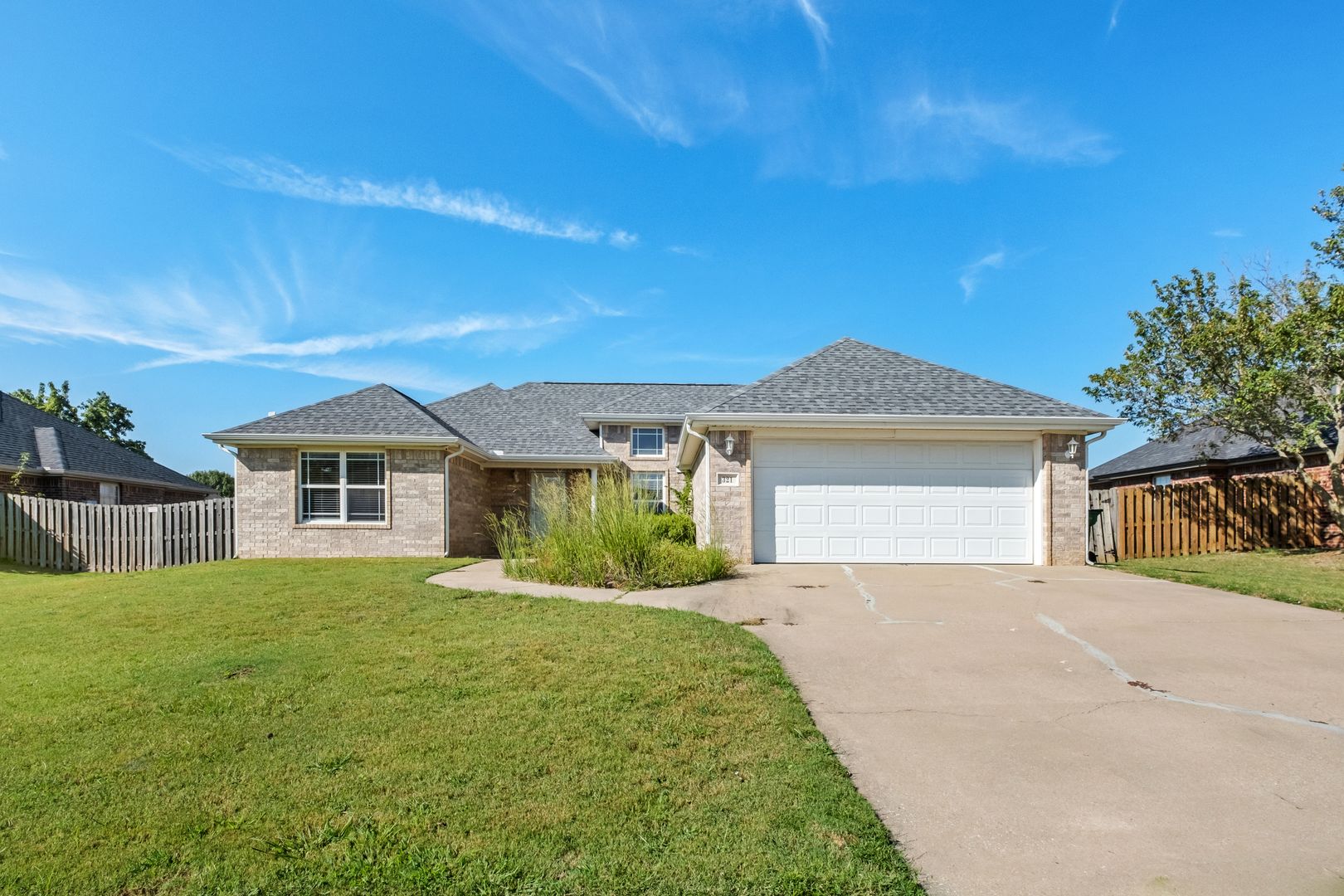 Centerton House: 321 Coopers Farm Rd