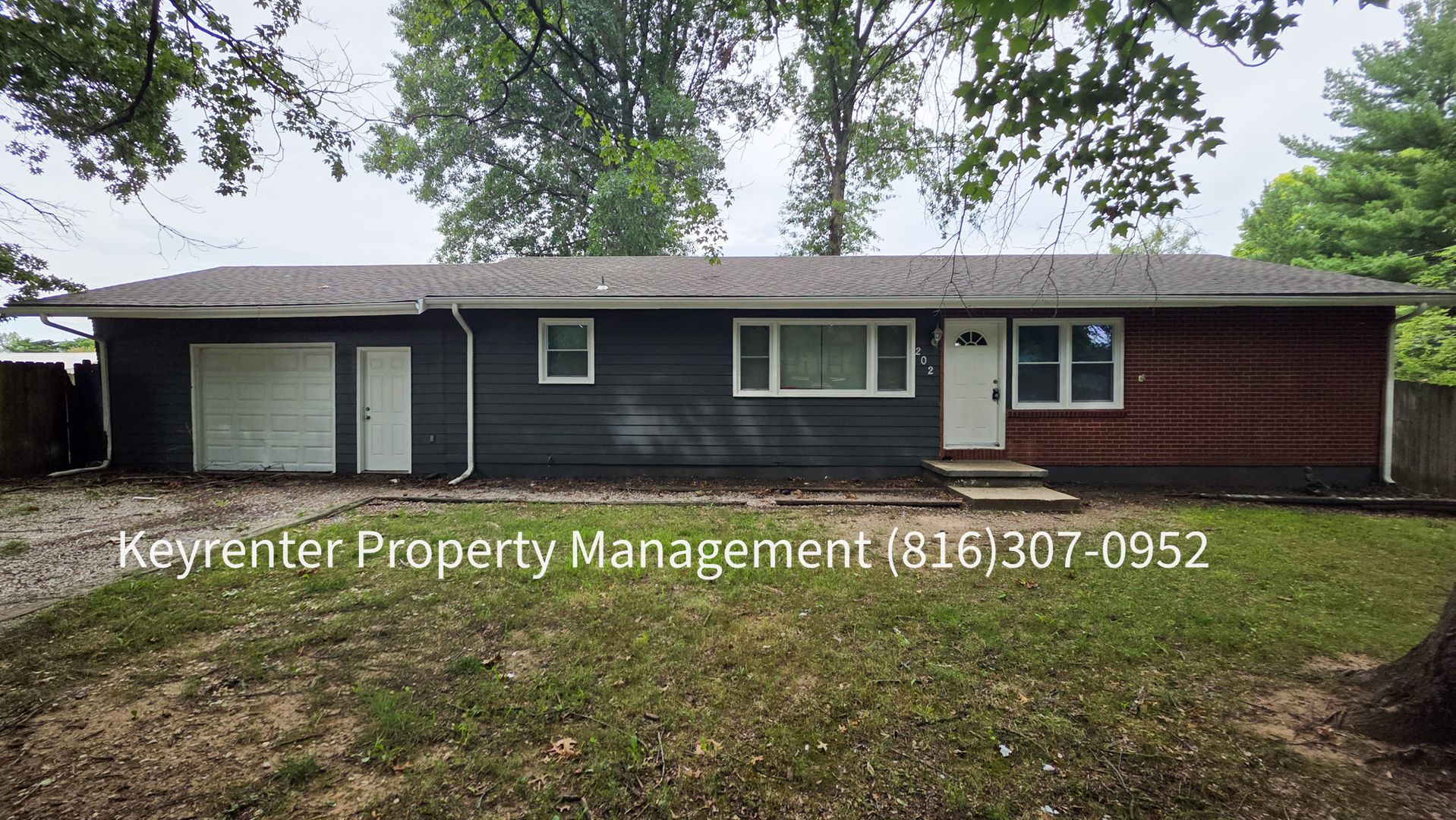 Sibley House: 202 N Paul Dr
