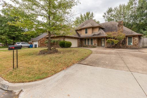 4 Bed | 3 Bath in South Tulsa! – photo 1