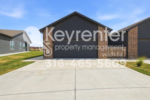 Newer 4-Bedroom Townhome with 2 Bathrooms, Modern Kitchen & Attached Garage – photo 1