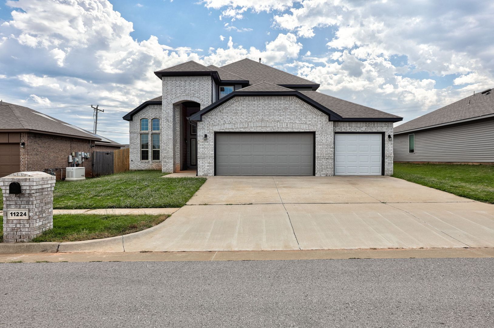 Yukon House: 11224 SW 36th St