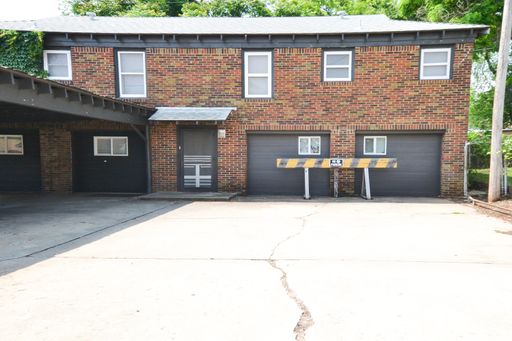 Live Hassle-Free: All Bills Included in this Charming Oklahoma City Apartment! – photo 1