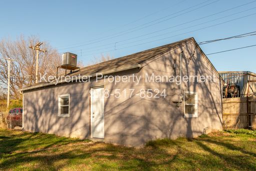 Renovated one bed / one bath unit. ZERO SECURITY DEPOSIT OPTION AVAILABLE – photo 1