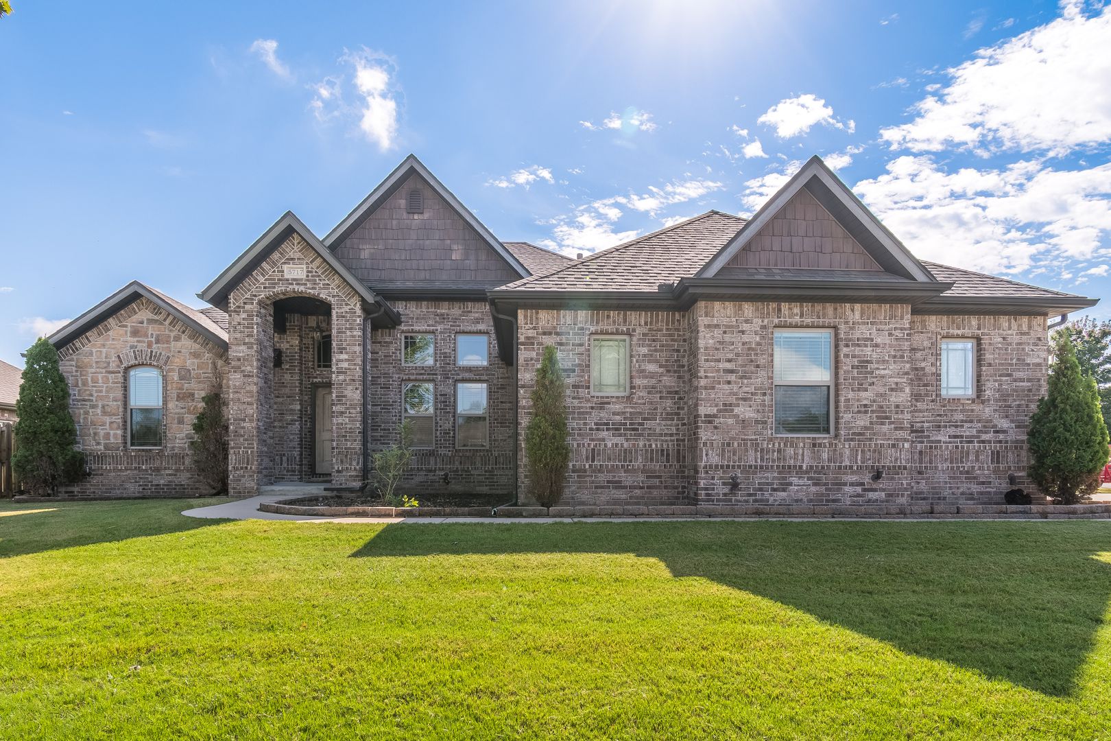 Rogers House: 5717 S 61st St