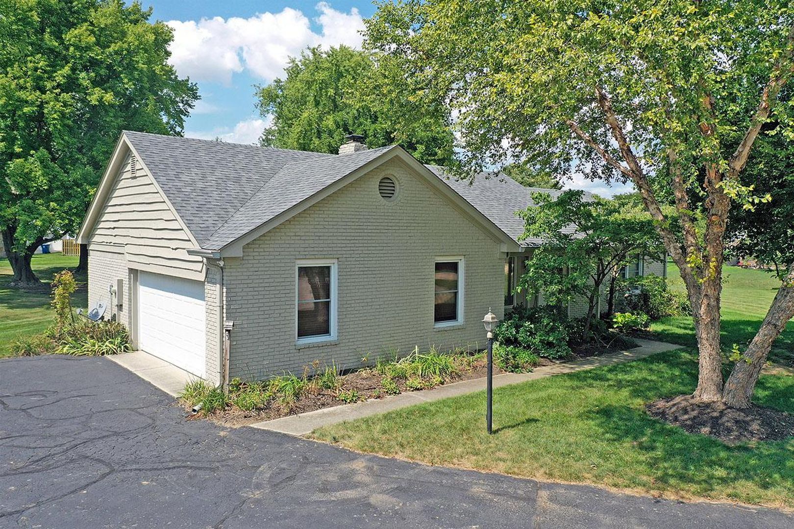 Carmel House: 12618 Lockerbie Circle