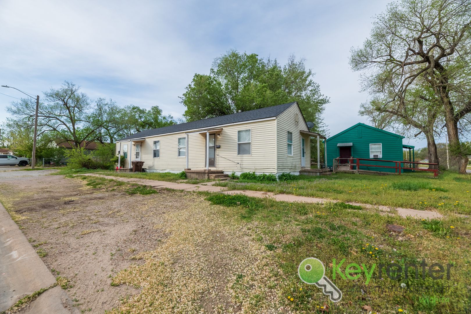 Wichita Apartment: 4301 E Whitney Ln