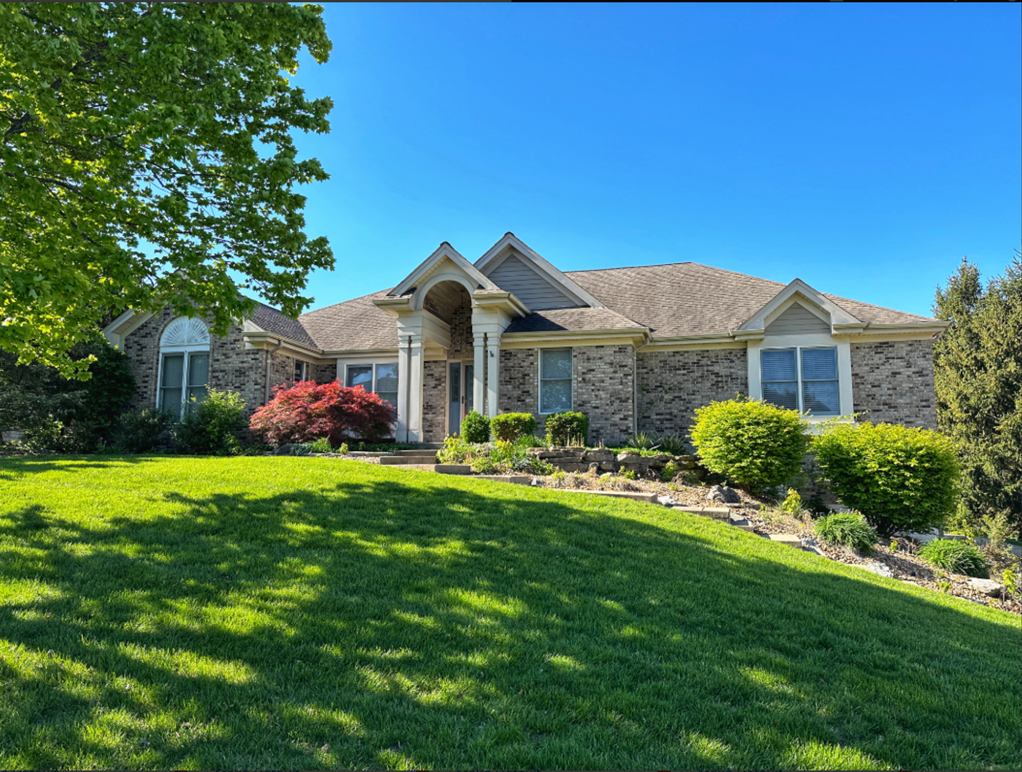 Lake St. Louis House: 1114 S Charlemagne Dr