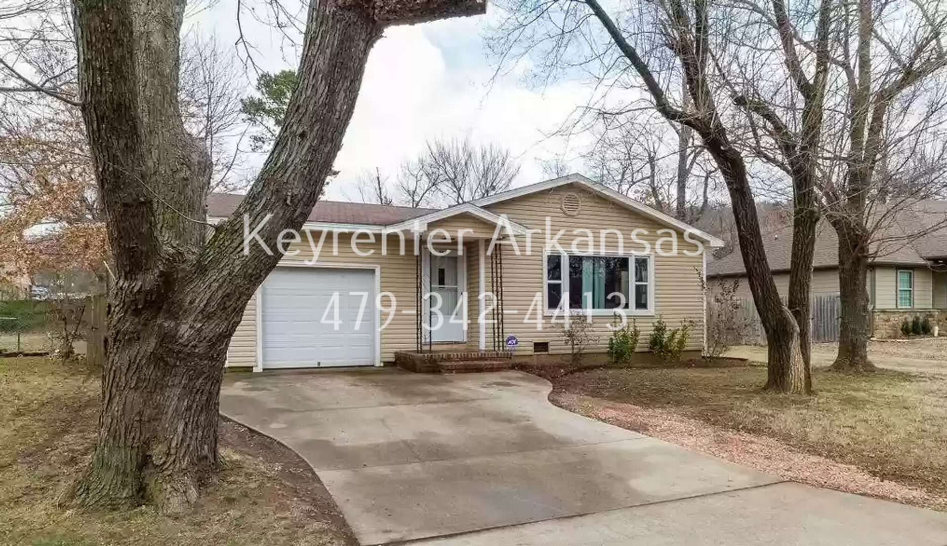 Fayetteville House: 1144 N Vista Pl