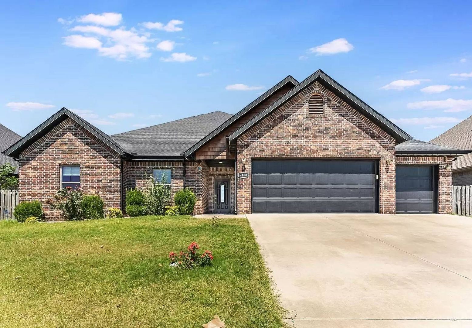 Bentonville House: 2400 SW Worthington Ave