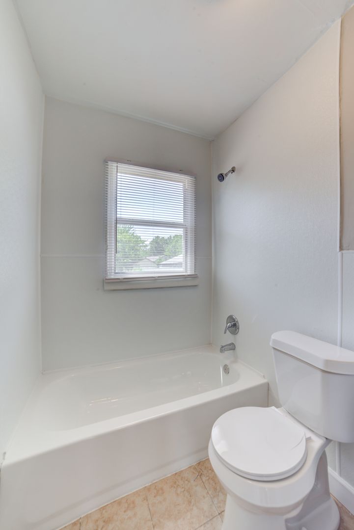 Tulsa House: 1020 E Apache St