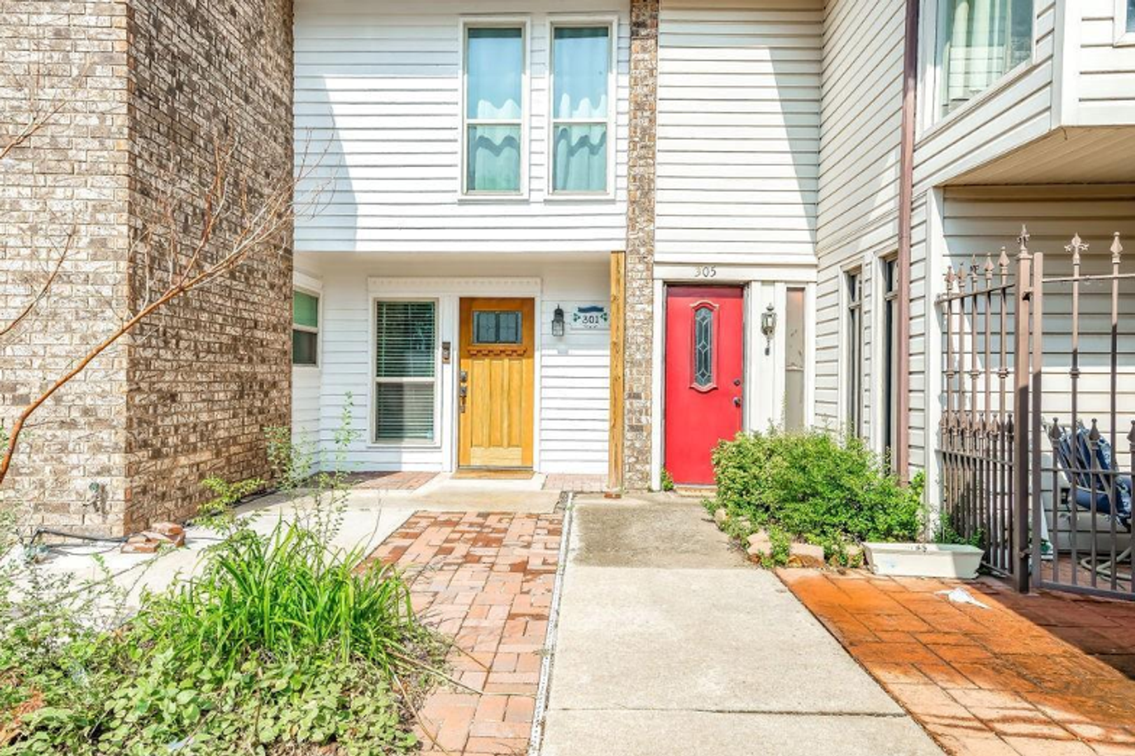 Moore House: 301 SE 34th St