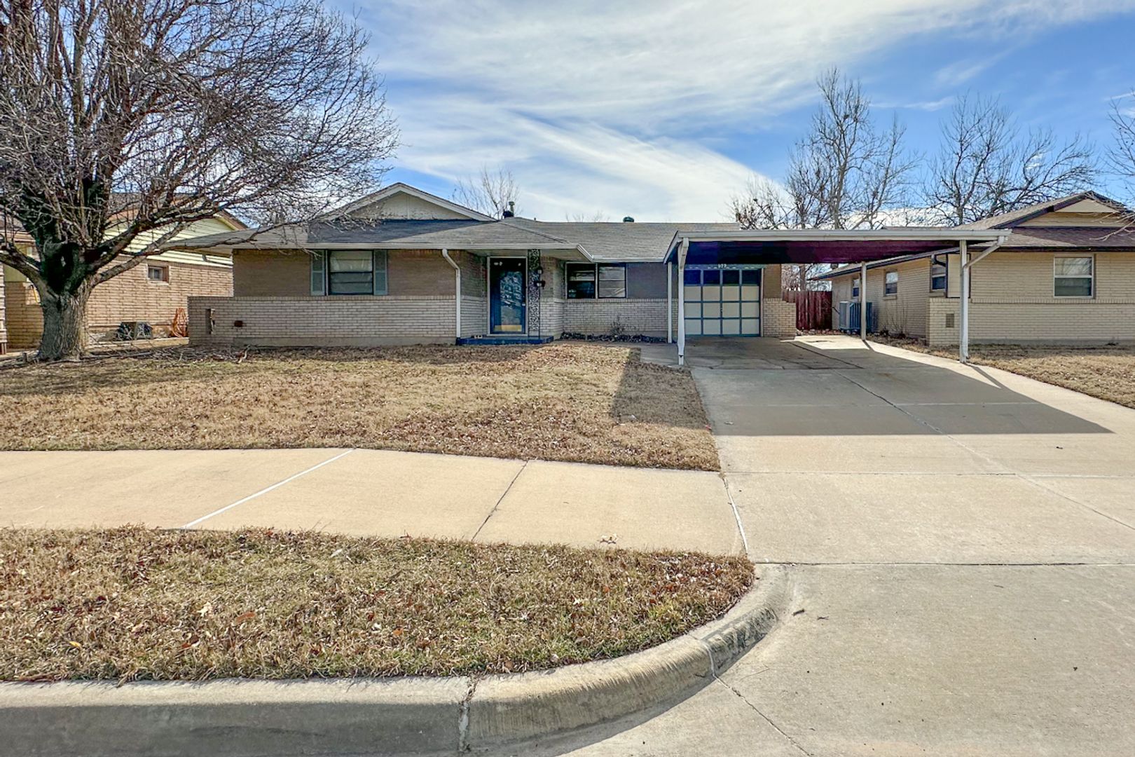 Moore House: 972 NW 5th St