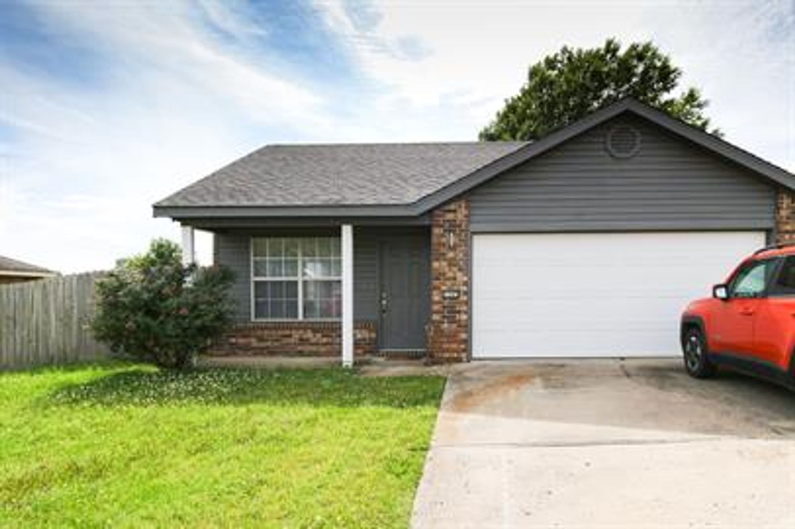 Fayetteville House: 1243 Oleander Lane