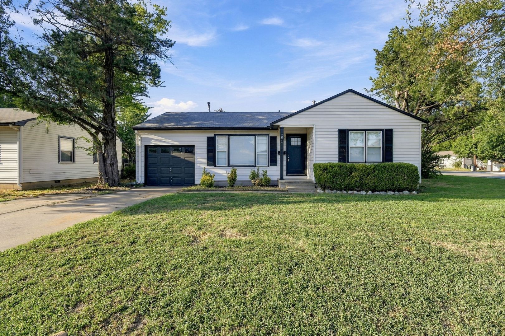 Owasso House: 101 W 7th St