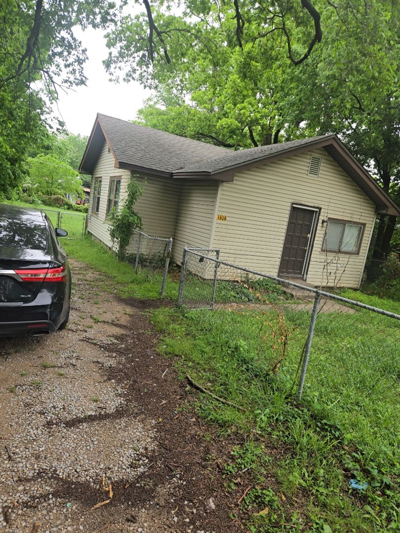 Tulsa House: 1928 N Columbia Pl