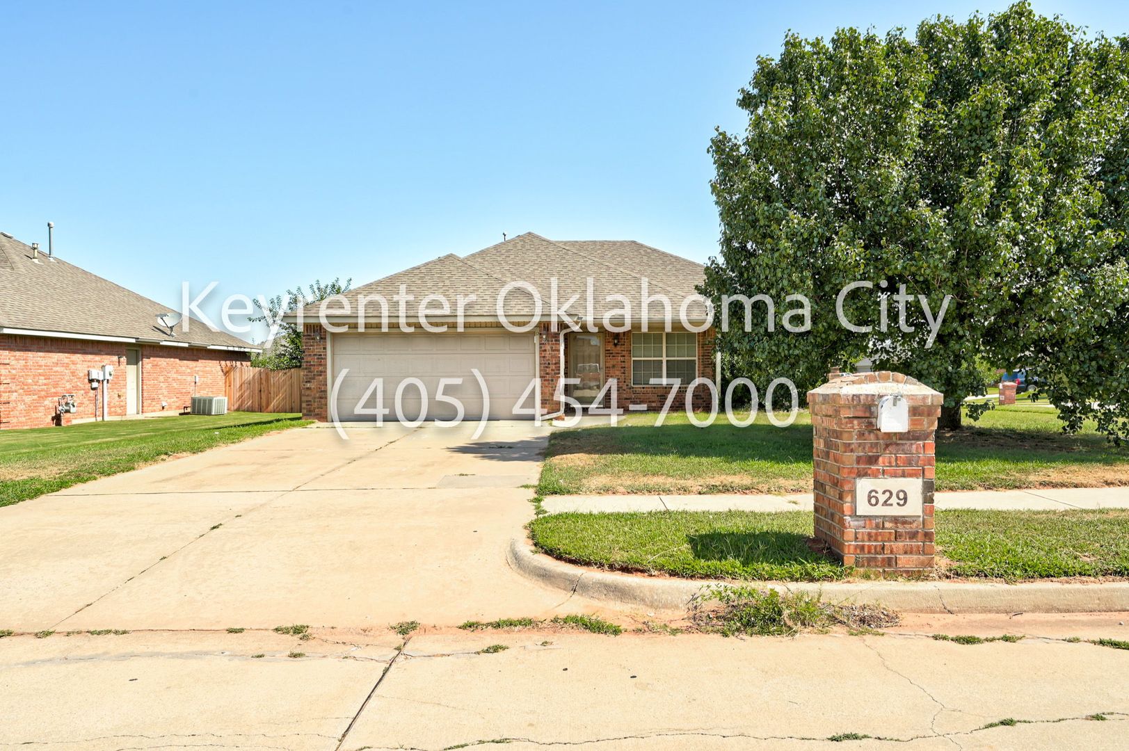 Mustang House: 629 E Linden Ln