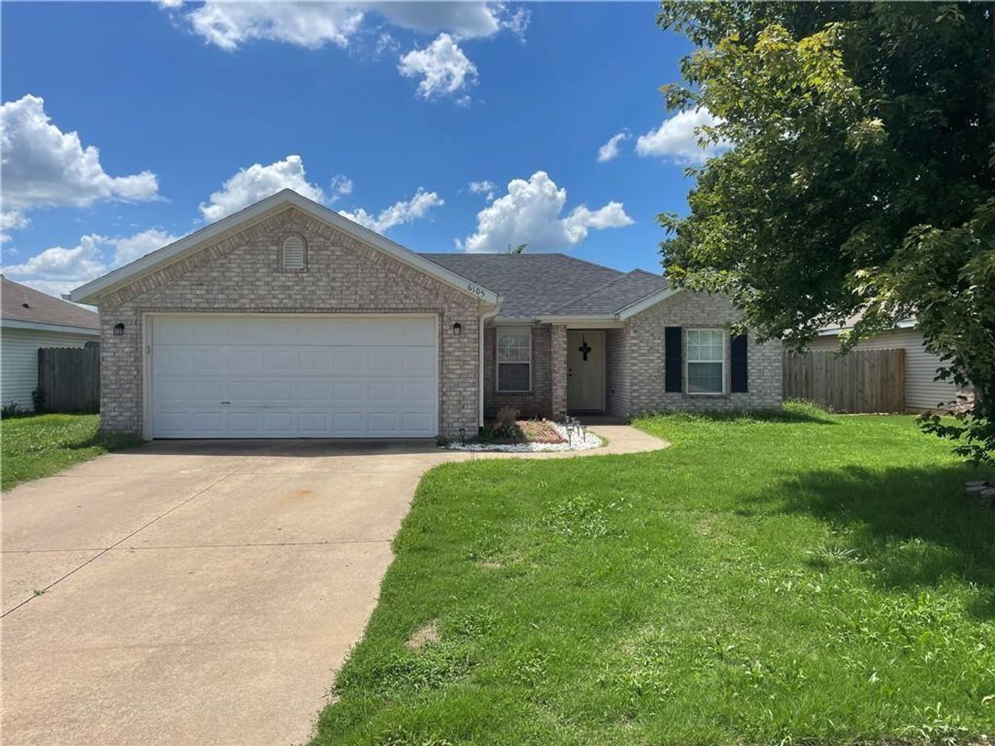 Bentonville House: 6105 Meadow Well Ave