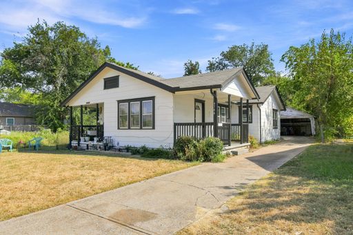 4744 E 5th Pl - 2 Bed/1 Bath | Hardwood Floors, Updated Kitchen – photo 1