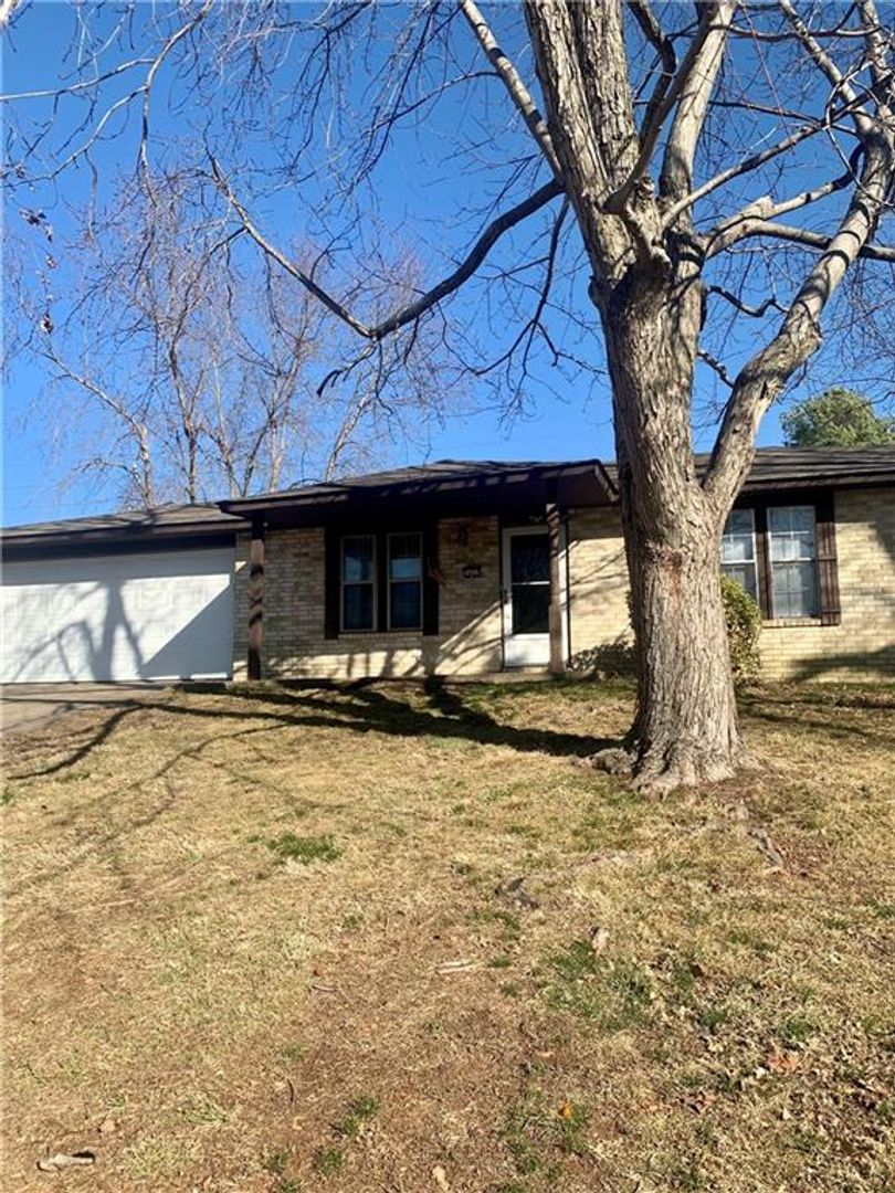 Springdale House: 2607 Lee St