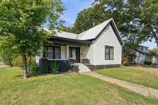 2 Bed 1 Bath Pawhuska - Move-in Ready! $500 off your First Month Rent! Only $500 Deposit! – photo 1