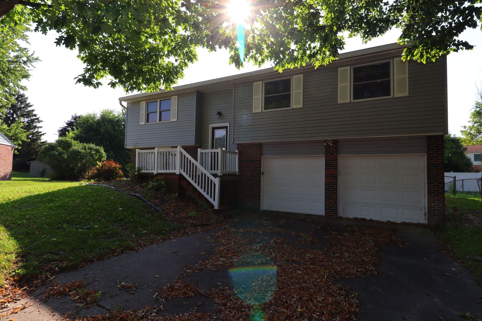 Brownsburg House: 1323 Dogwood Ct