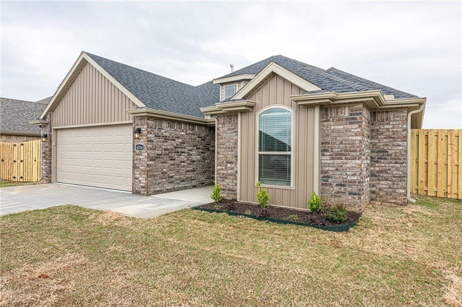 Fayetteville House: 4316 W Havana Ave