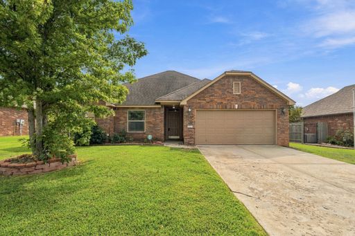 3 Bed + Bonus Room | 2 Bath | Broken Arrow – photo 1