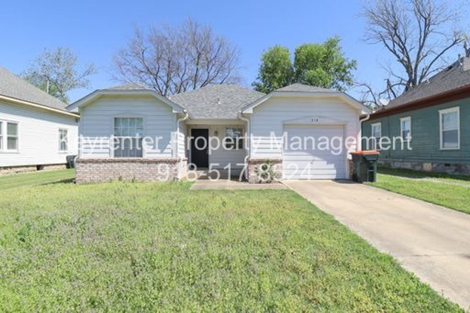 Claremore House: 318 E Will Roger Blvd