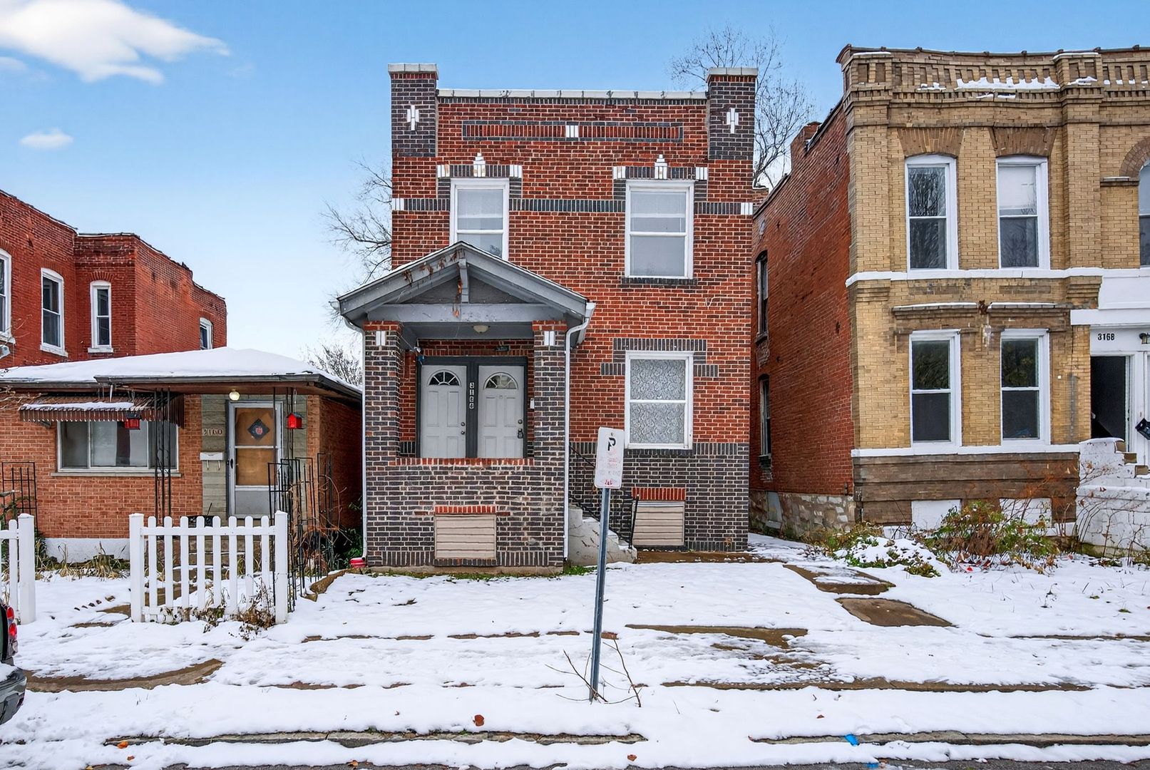 Saint Louis House: 3166 California Ave