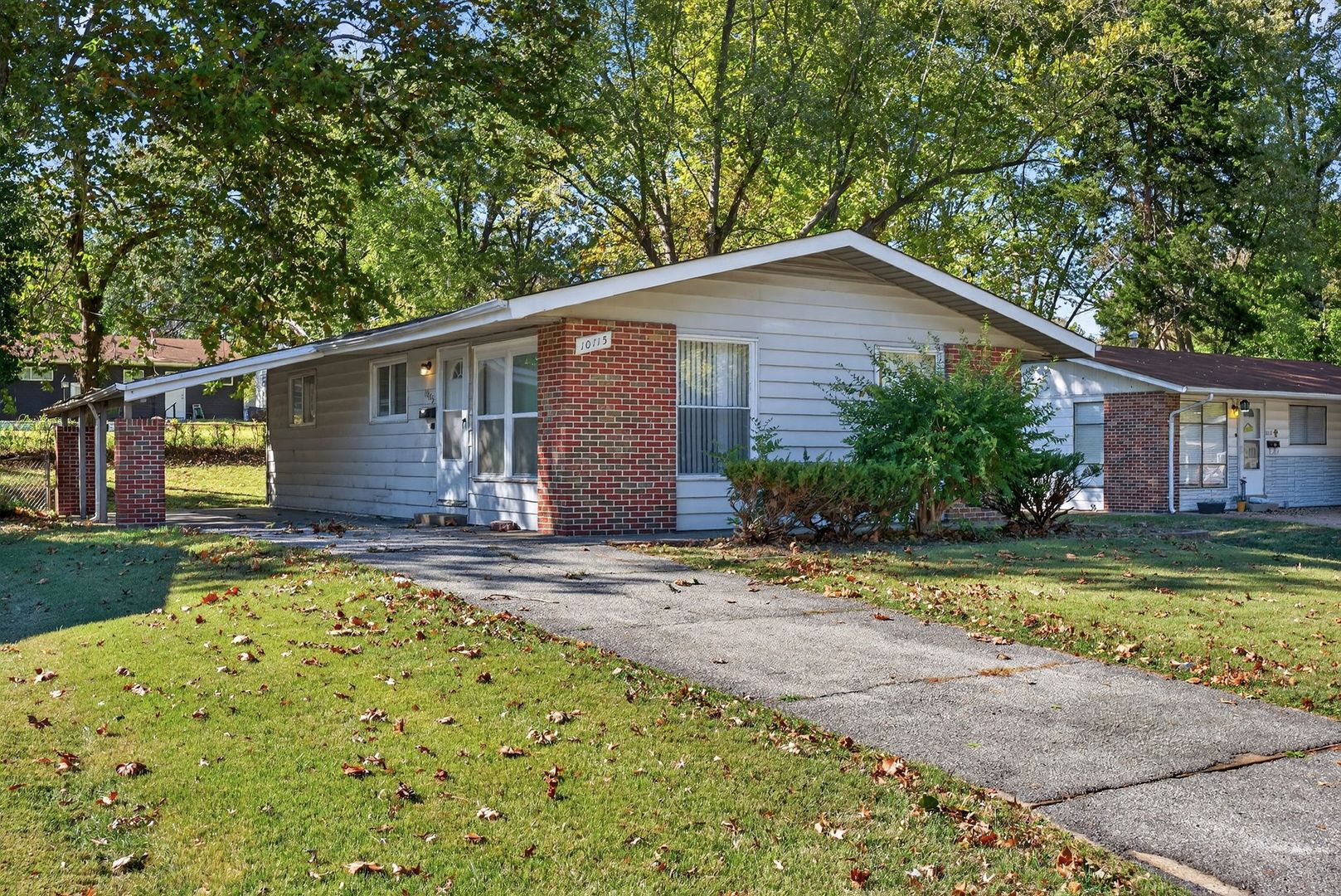 St Louis House: 10115 Saffron Dr