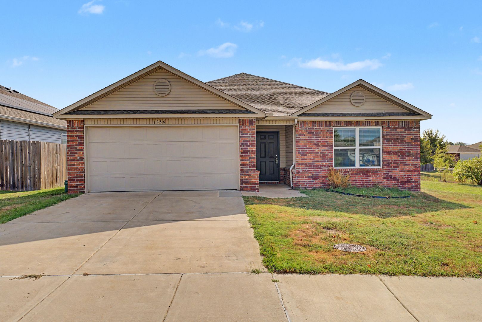 Fayetteville House: 1236 S Nighthawk
