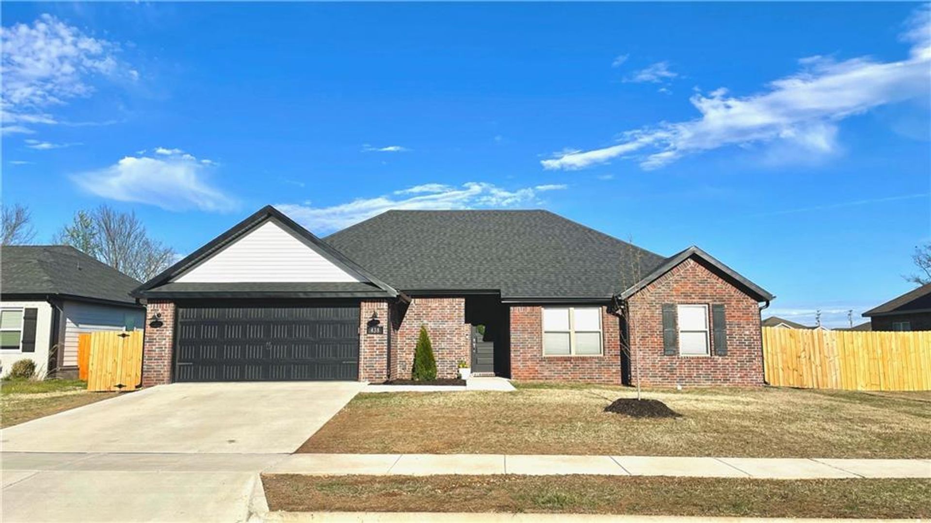 Farmington House: 438 N Otoe St