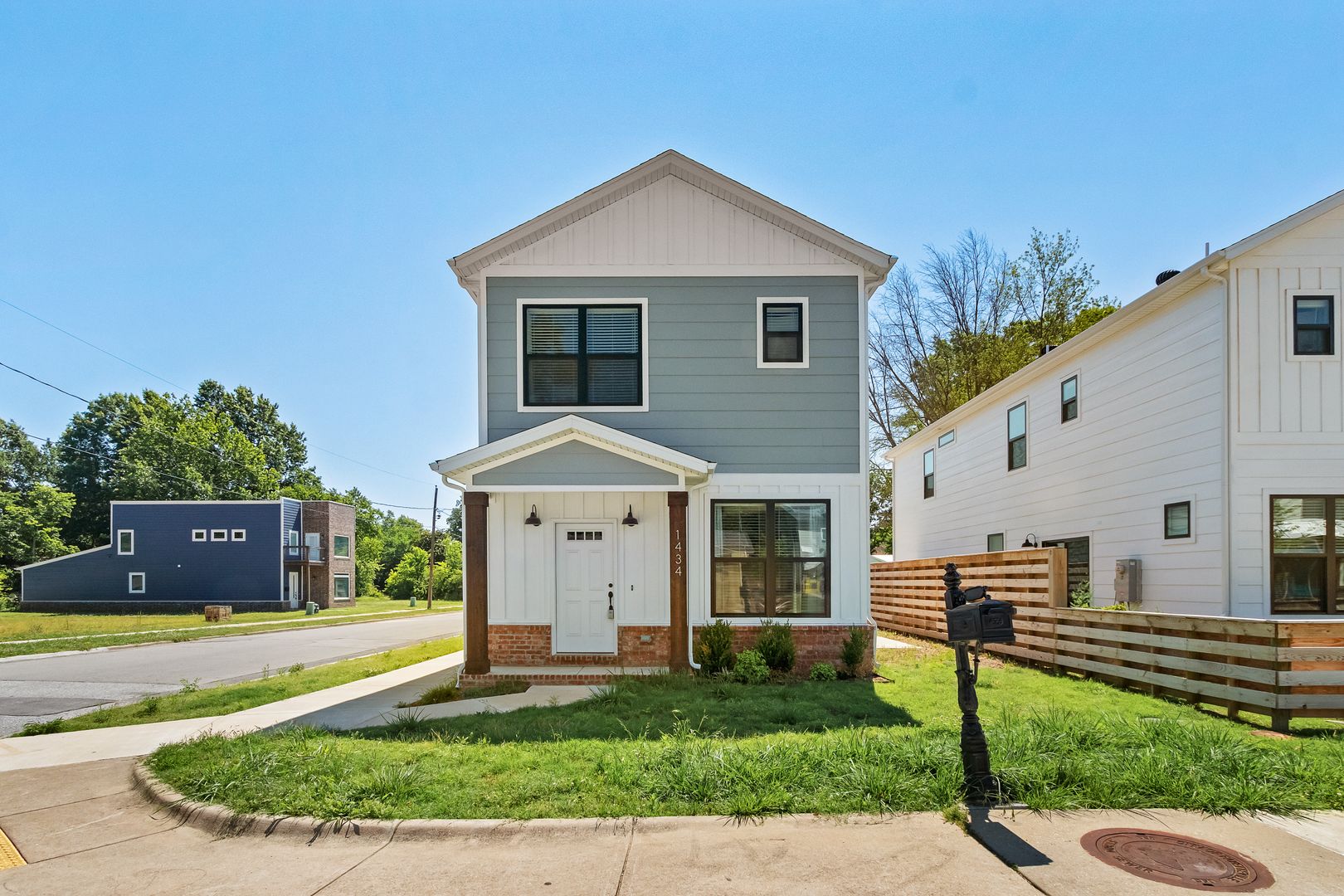 Fayetteville House: 1434 Oakland Ave