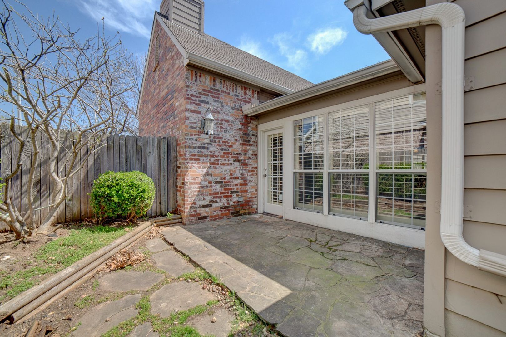 Tulsa House: 8208 S Delaware Pl E