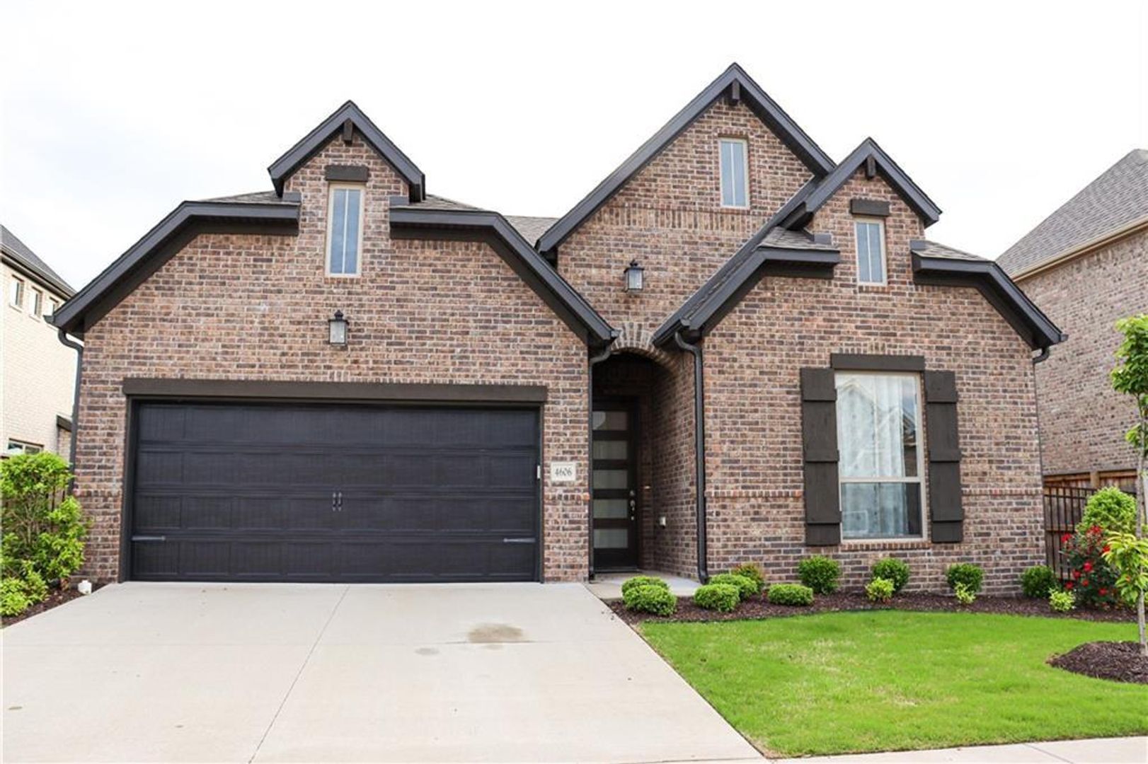 Bentonville House: 4606 SW Lily St