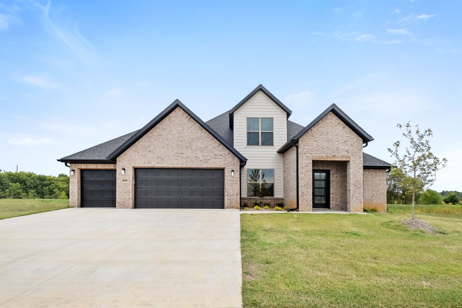 Bentonville House: 4805 SW Scarlet Oak St