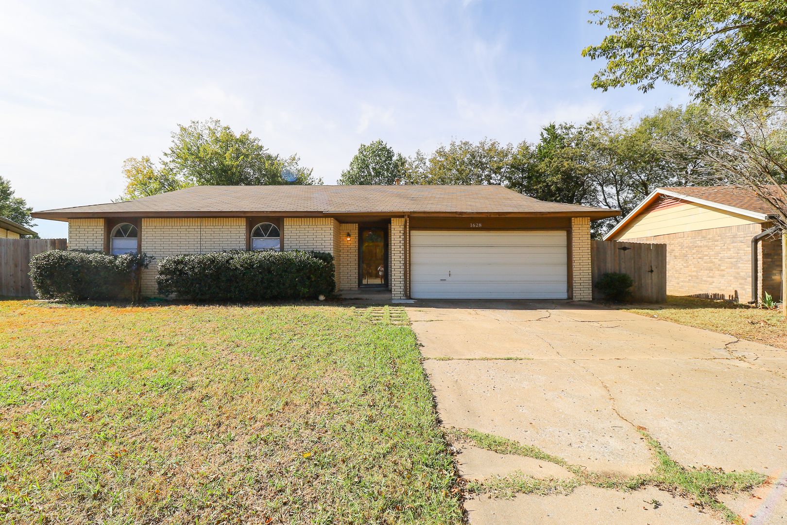 Broken Arrow House: 1628 S Sycamore Ave