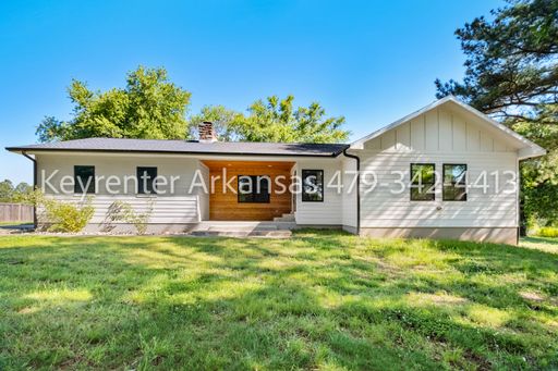 Beautiful 5‑Bedroom Home with Hardwood Floors, Fireplace & Luxurious Master Suite – photo 1